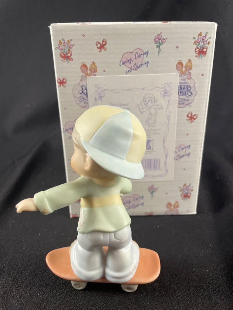 Figurine Dunn's Attic