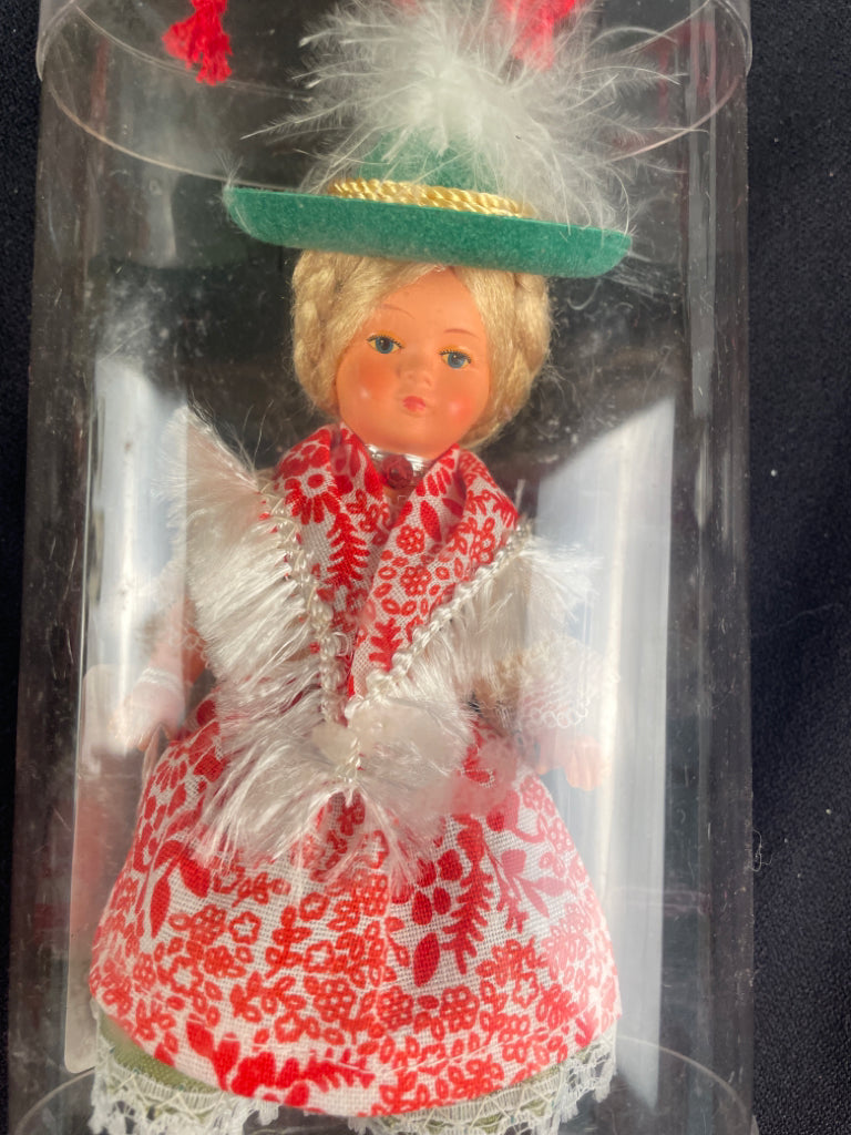 Figurine Dunn's Attic