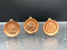 Creative World Miniatures 1:12 Dollhouse Miniature Norman Rockwell Plate Set