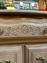 Dresser With tri-mirror