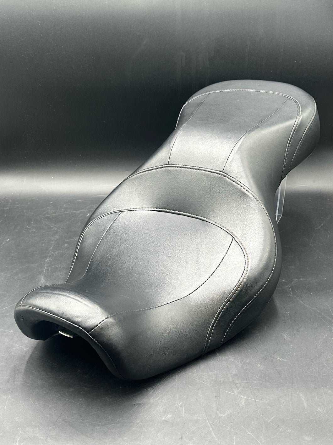 Harley Davidson genuine Leather Dyna Seat 2015