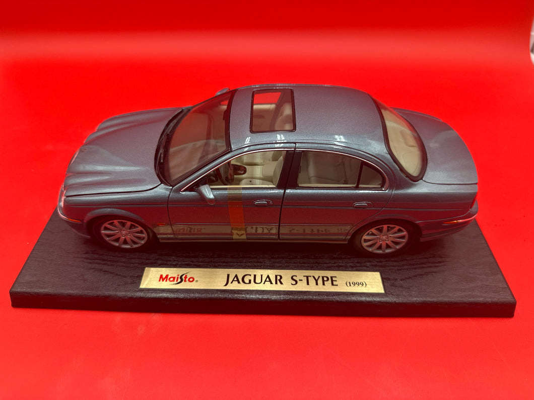 Maisto Jaguar S-Type 1999 1/18 Diecast