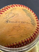 Roy Campanella & Sadaharu Oh Signed Baseball W/ 1981 Yomiuri Giants Signatures - view 9