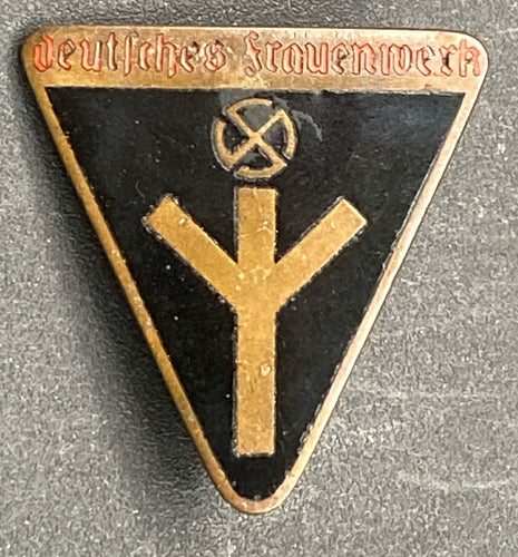 WWII German Fraunwerk badge