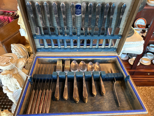 106 Pieces 5 Place Setting Service for 18 Wm Rogers MEMORY Hiawatha International Silver Plate Flatware in Box