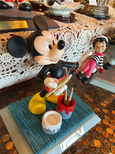 Disney 2000 Convention "A Smile Means Friendship"