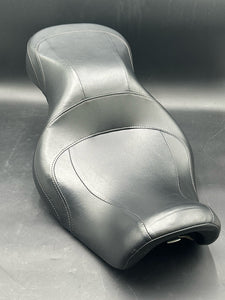 Harley Davidson genuine Leather Dyna Seat 2015