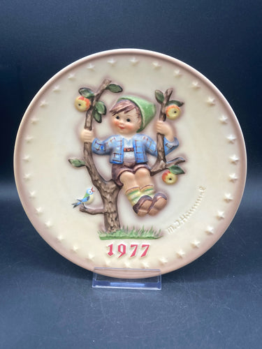 Hummel 1977 Annual Plate