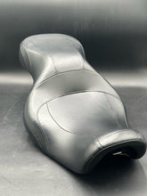 Harley Davidson genuine Leather Dyna Seat 2015