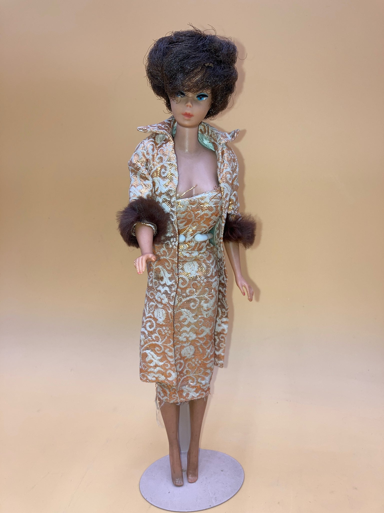 1959 Bubble Cut Evening Splendor Barbie Doll #850 & 1961 Barbie Doll Case