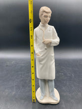 Llardo NAO 13" Porcelain Doctor Figure - view 9