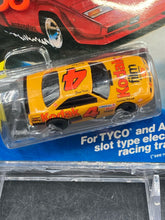 Tyco Magnum 440-X2 1:64 NASCAR Ernie Irvan Slot Car - view 2