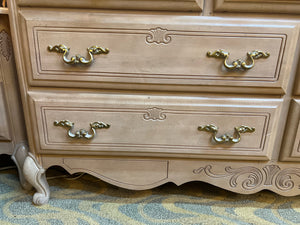 Dresser With tri-mirror