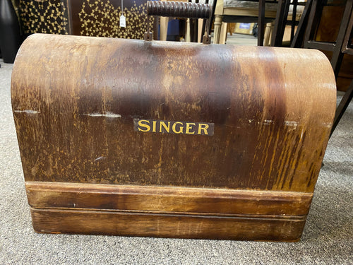 Vintage Singer Sewing Machine In Case