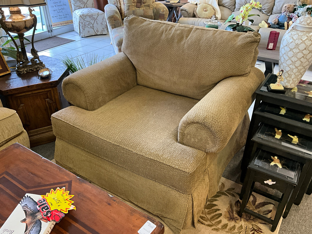 Oversized Tweed Chair With 3 Pillows