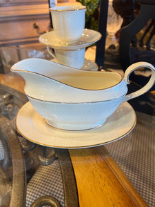 Lenox China - Millenium Courtyard Gold (5-Piece, Service for 8)