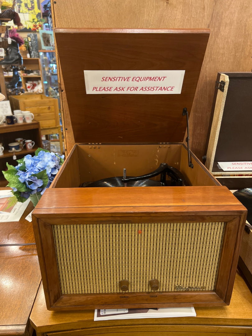 1954 Magnavox Tabletop Record Player