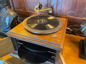 1912 Victor VV-VI A Record Player w/ Records